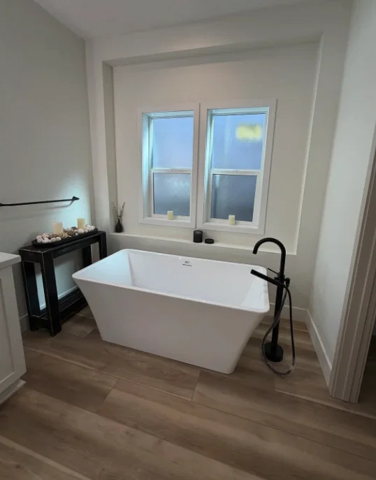 Roberto bathroom home features