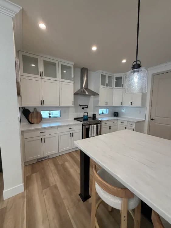 Roberto kitchen home features