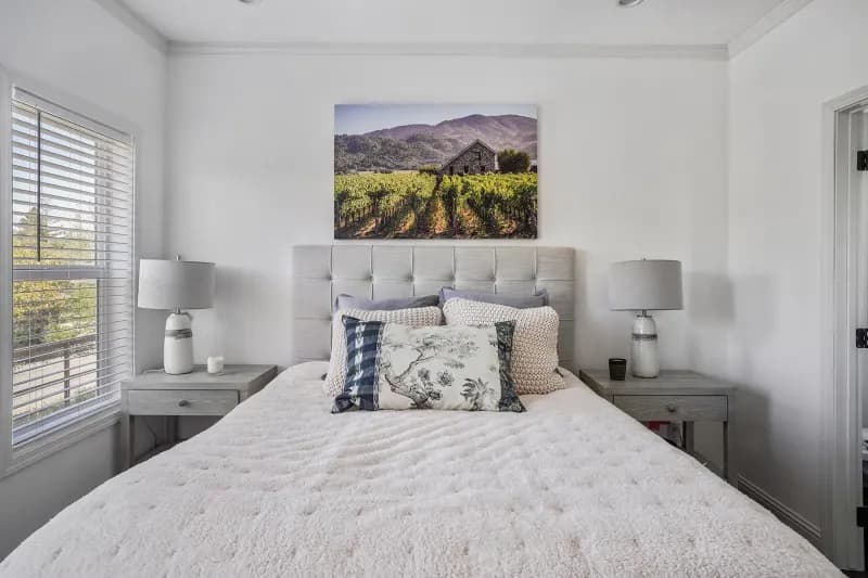 Humboldt bay bedroom home features