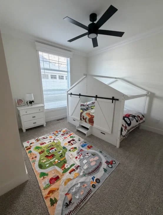 Roberto bedroom home features