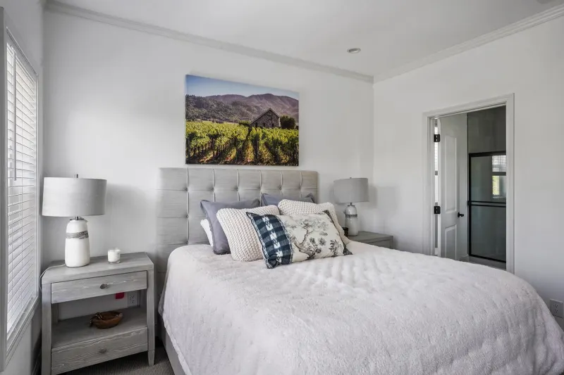 Humboldt bay bedroom home features