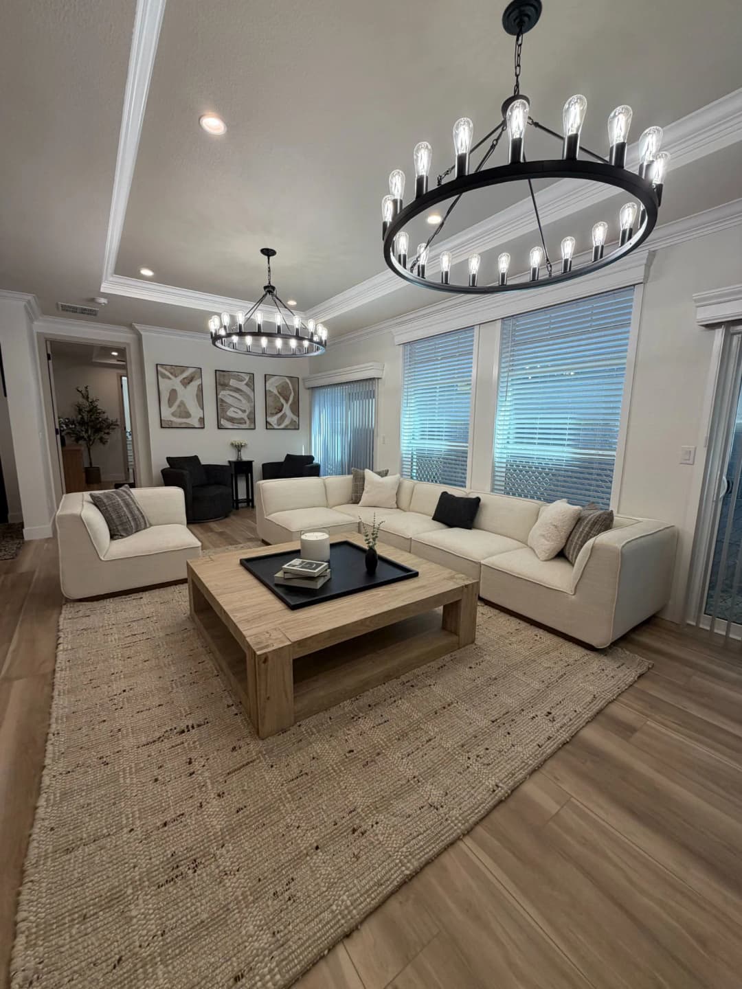 Roberto interior home features