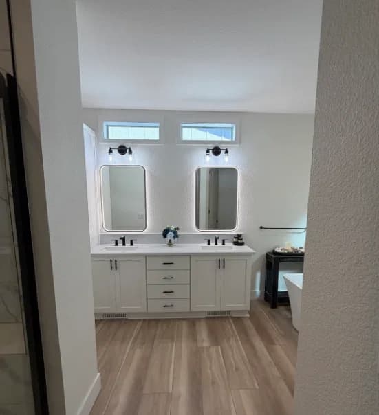 Roberto bathroom home features