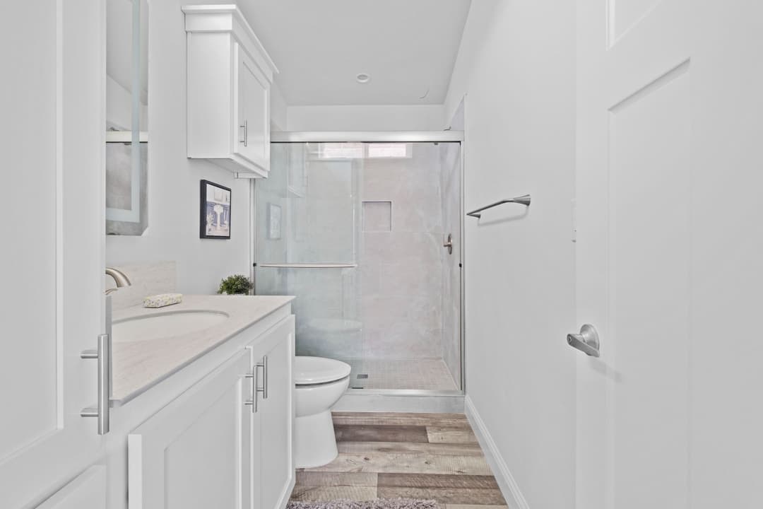 Elmore bay (a) bathroom home features