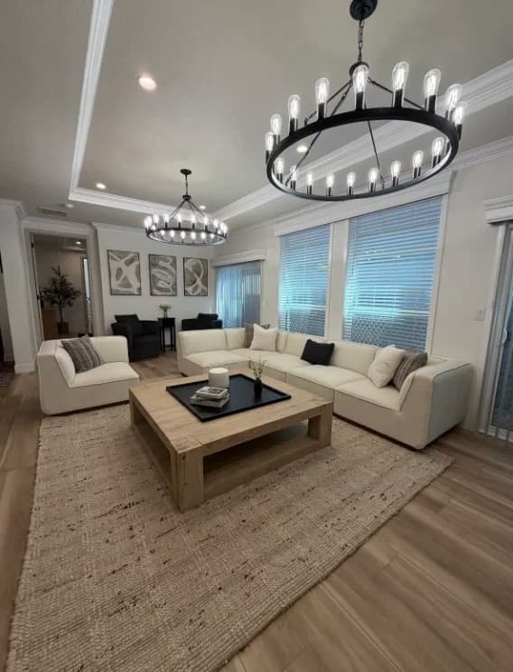 Roberto interior home features