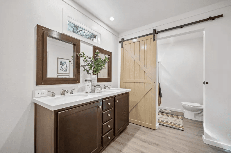 Gs 9904 a bathroom home features