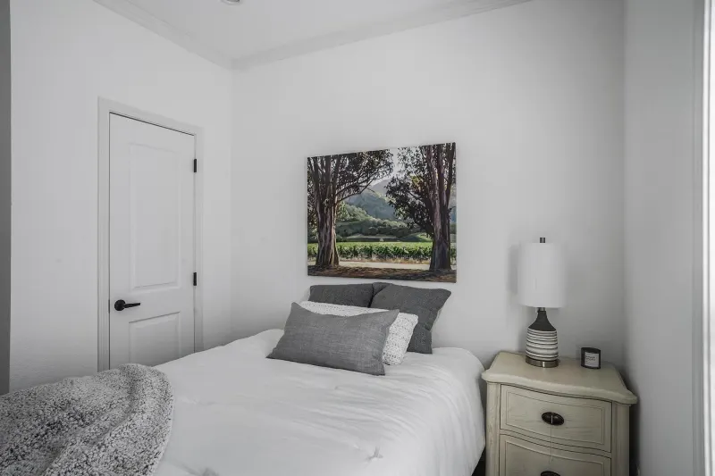 Humboldt bay bedroom home features