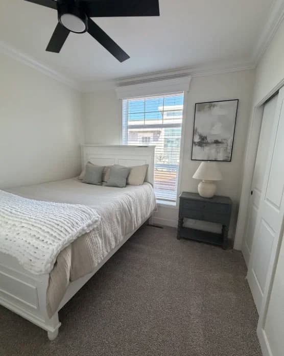 Roberto bedroom home features
