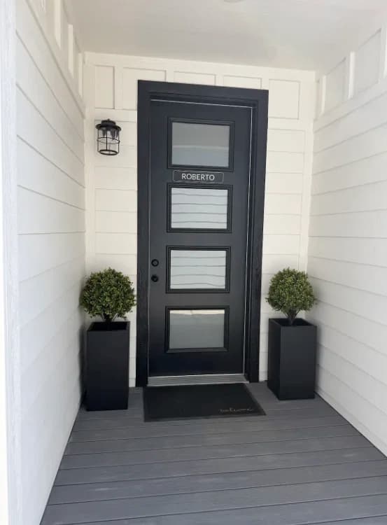 Roberto exterior home features