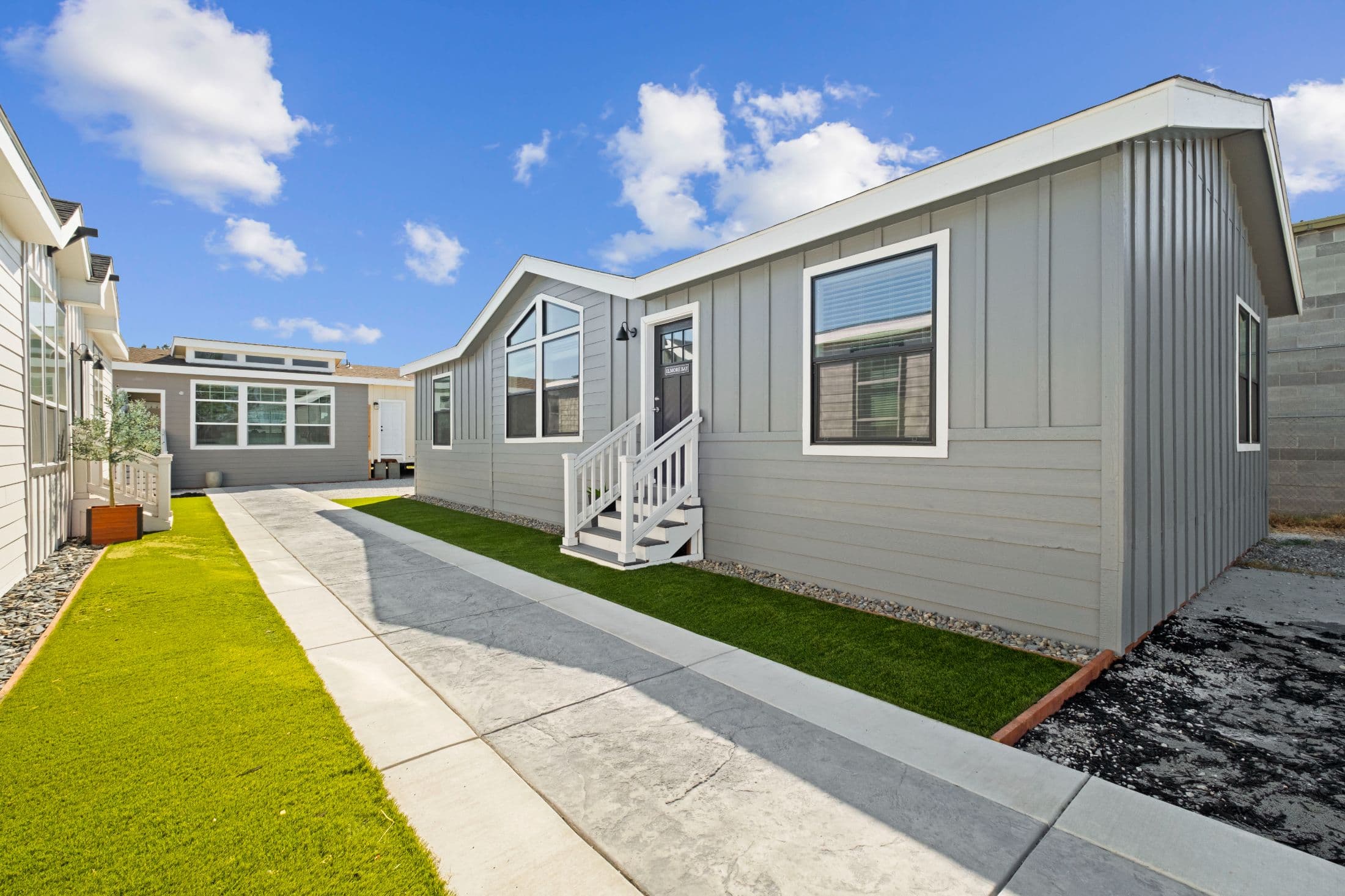 Elmore bay (a) exterior home features