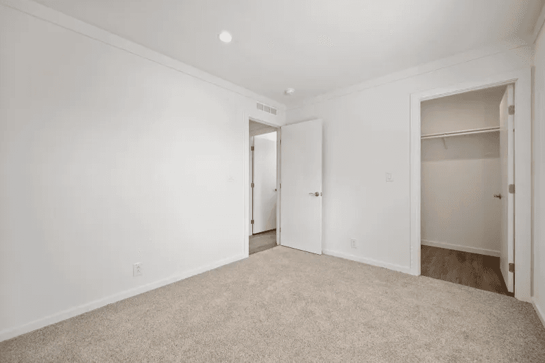 Gs 9904 a bedroom home features