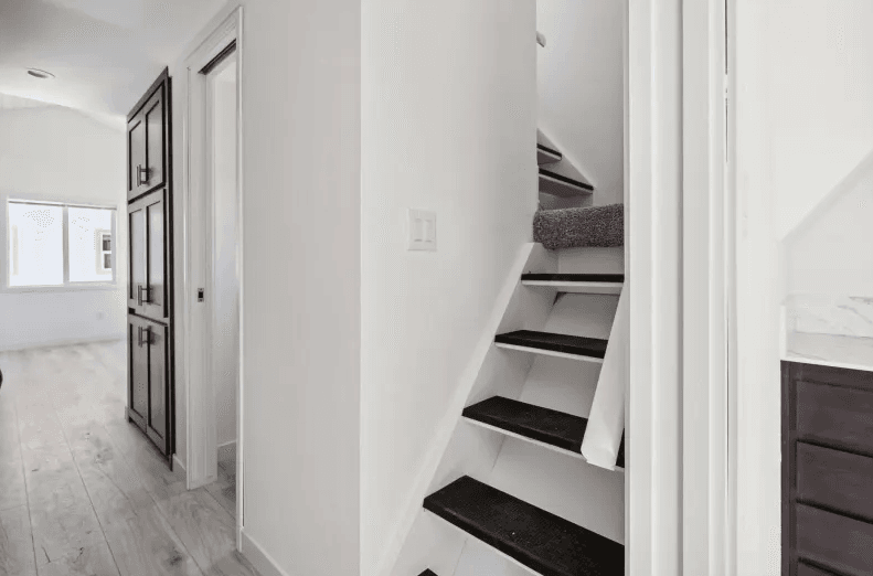 Ath-22l interior home features