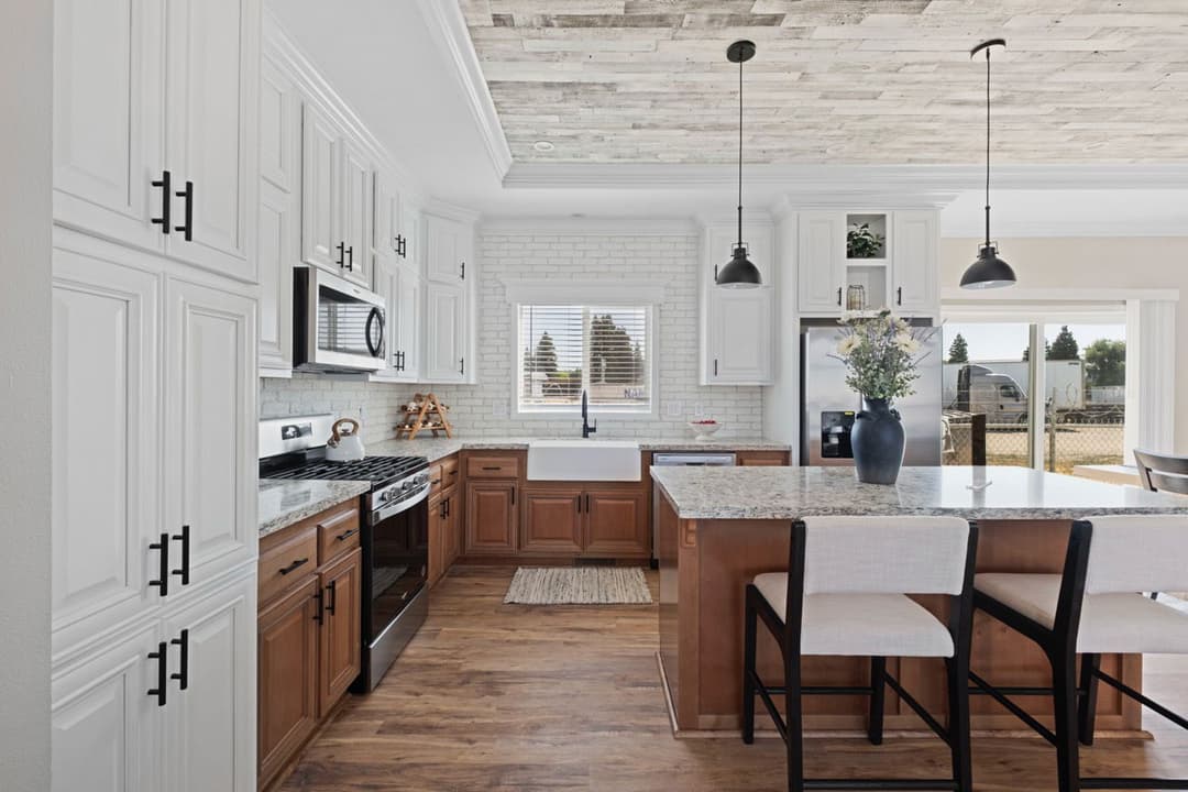 Drakes bay kitchen home features