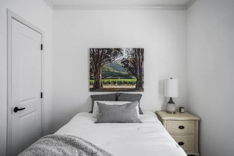 Humboldt bay bedroom home features