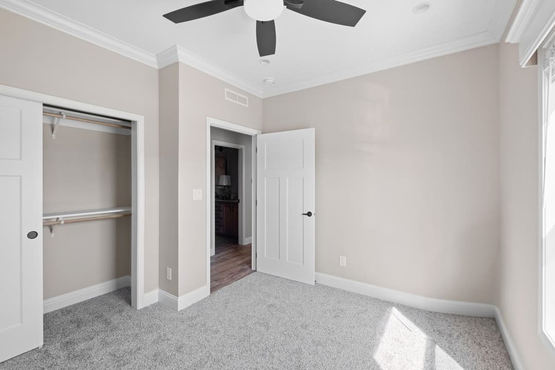 Drakes bay bedroom home features