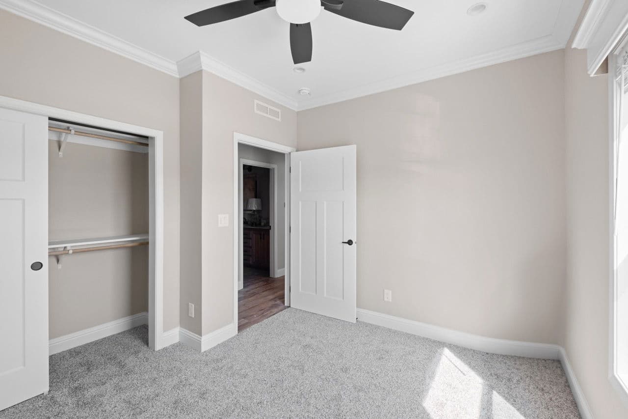 Drakes bay bedroom home features