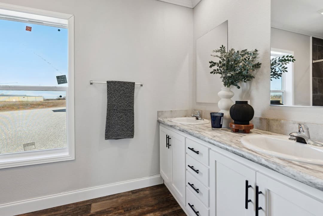 Grand canyon bathroom home features