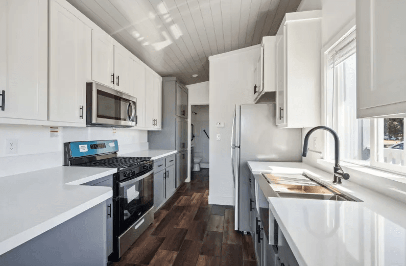 Ath-16 kitchen home features