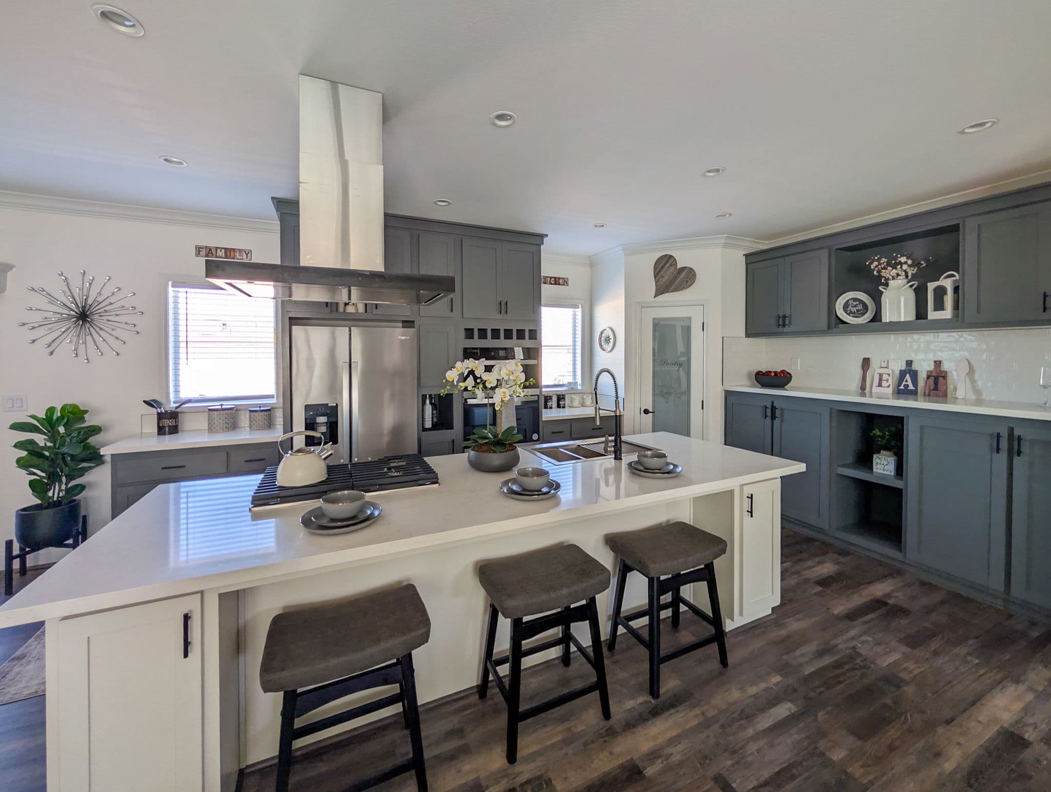 Orchid 64 kitchen home features