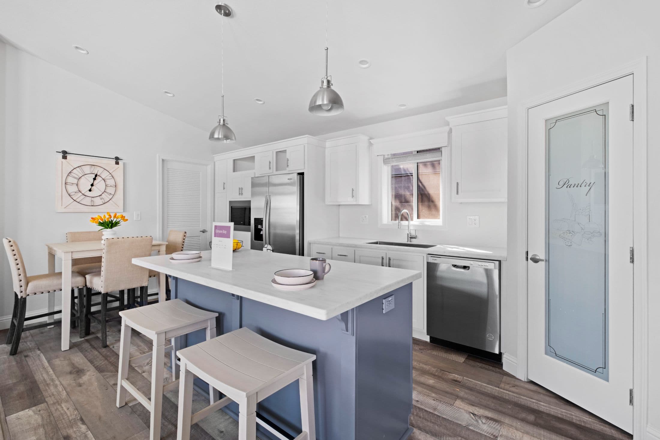 Elmore bay (a) kitchen home features