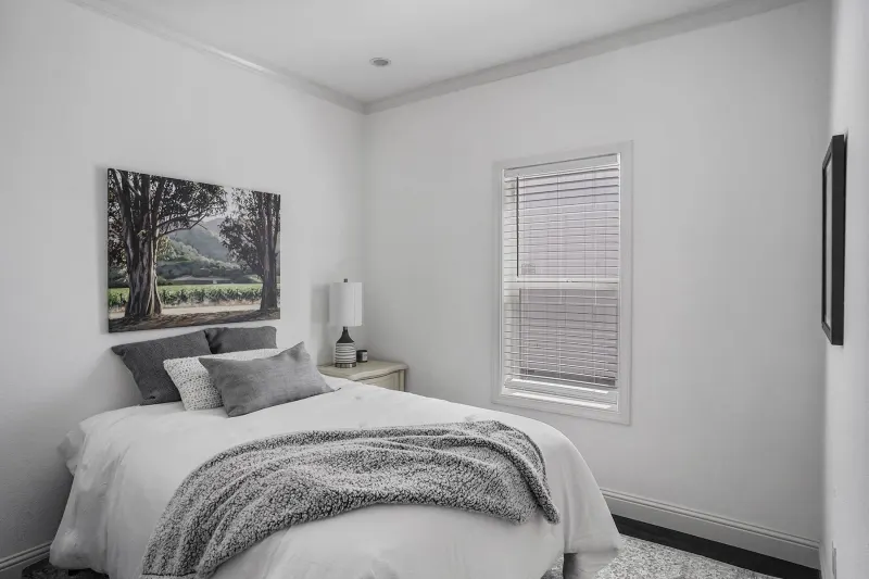 Humboldt bay bedroom home features